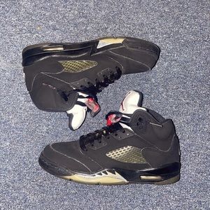 Jordan 5 retro
Black Metallic
Size: 6.5 US
Price: 250